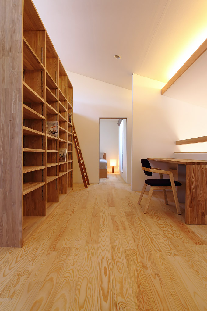 室の家-2F共有スペース