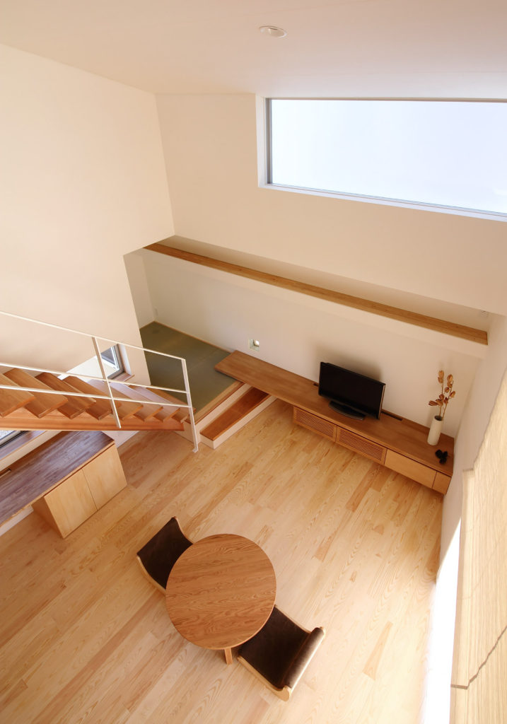 室の家-2Fから見下ろすリビング