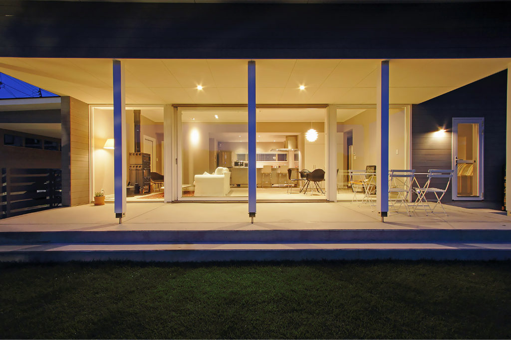 北筋の家-庭・夜